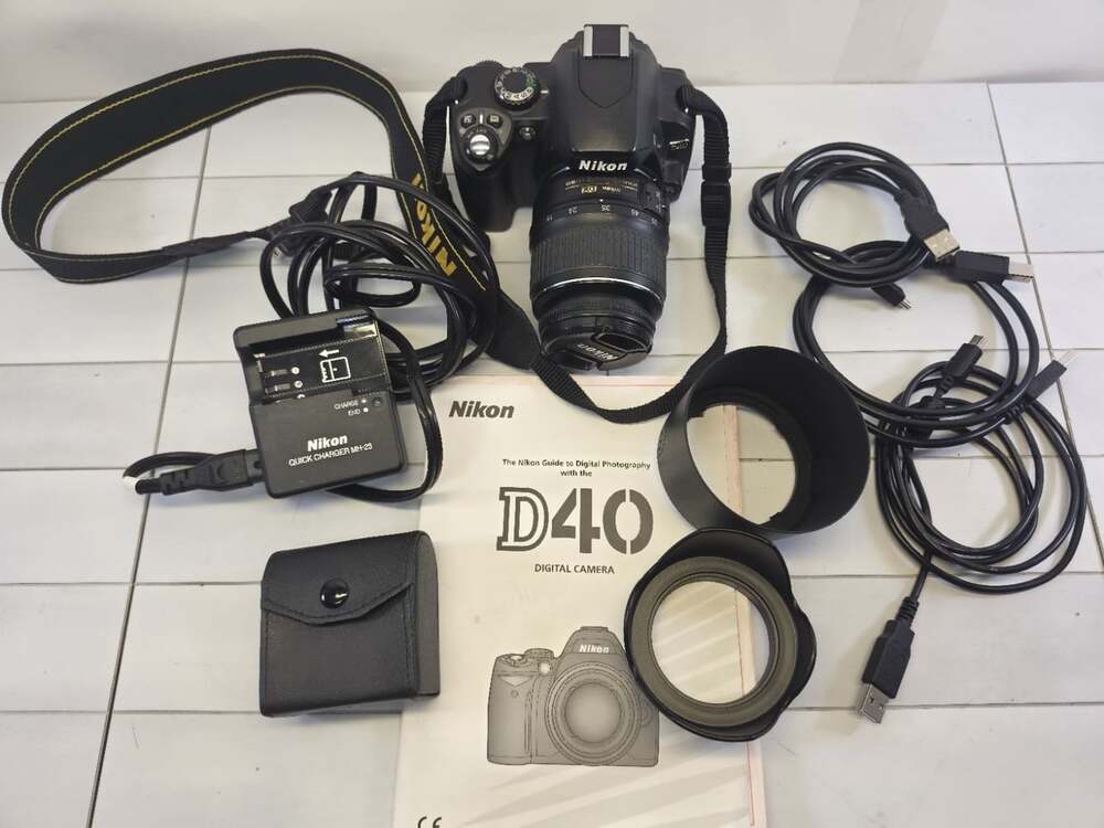 Nikon D40 6.1MP DSLR Camera Body w/ AF-S DX NIKKOR 18-55mm f/3.5-5.6G ED II +